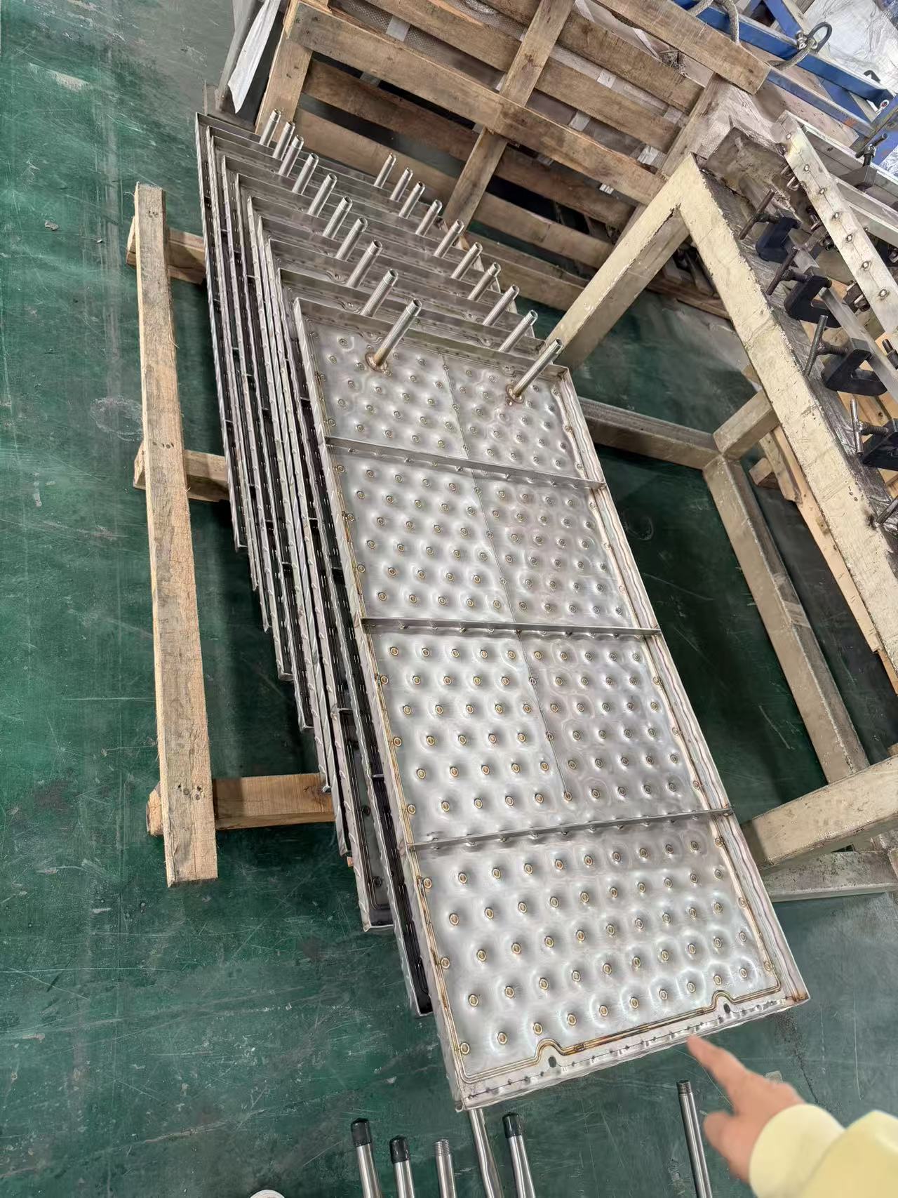 Pillow plate application in food and beverage processing